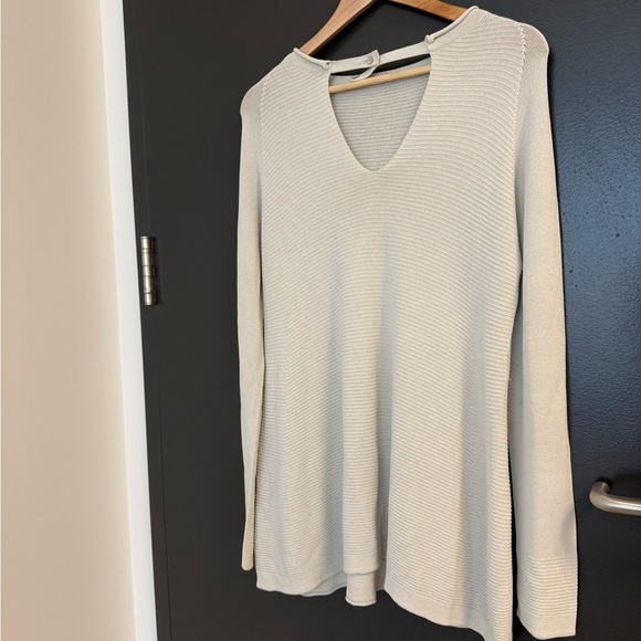 Annette Gortz M (oversized) great condition very minor wear V-Neck Women's Tunic - Picture 15 of 15